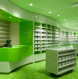 中国 流行の薬学の飾り戸棚、多組合せに棚に置く緑の小売りの薬学 サプライヤー