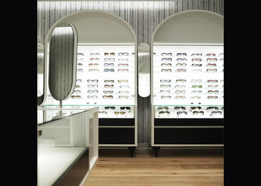 中国 ブランドの階層的な光学ガラスの店の設計のための絶妙な接眼レンズの陳列ケース サプライヤー
