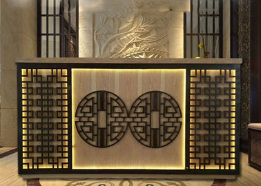 中国 美しい空の切り分けるライトが付いている中国様式のフロントの陳列ケース サプライヤー